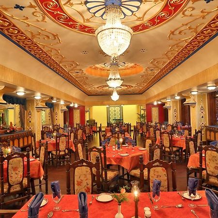 Hotel Mandovi Панаджи Экстерьер фото