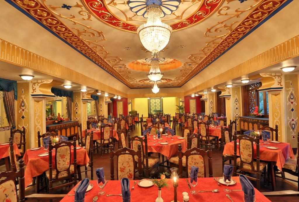 Hotel Mandovi Панаджи Экстерьер фото