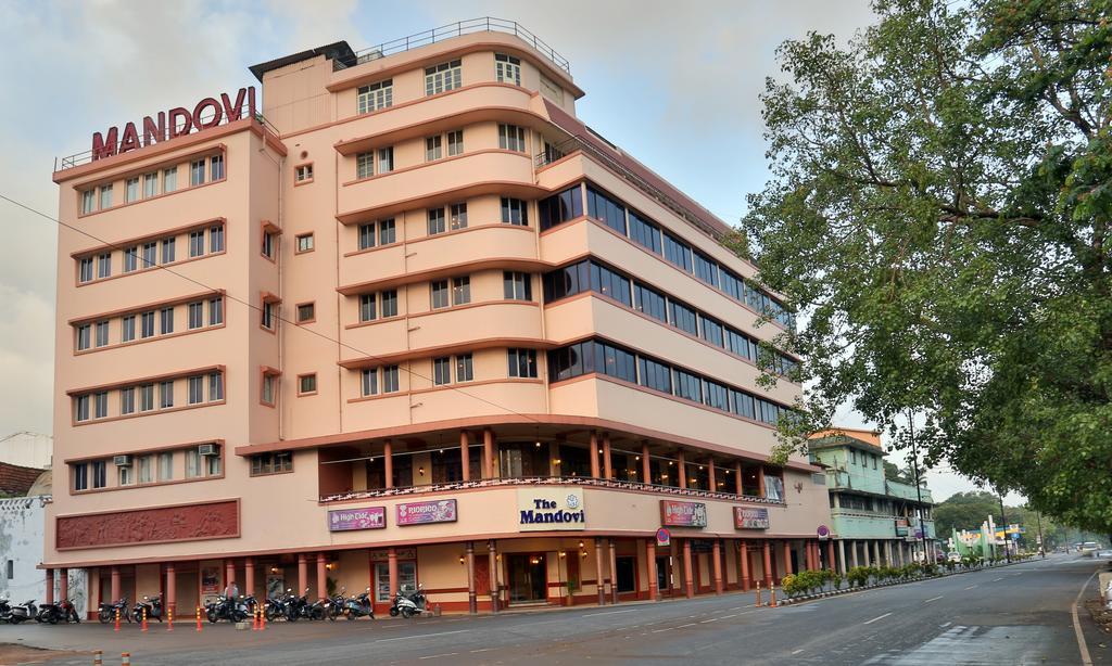 Hotel Mandovi Панаджи Экстерьер фото