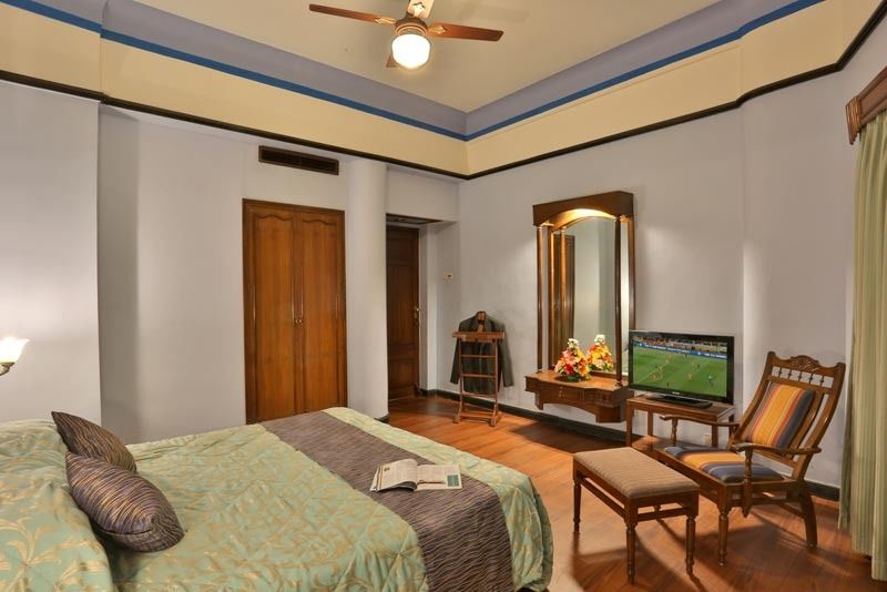 Hotel Mandovi Панаджи Экстерьер фото
