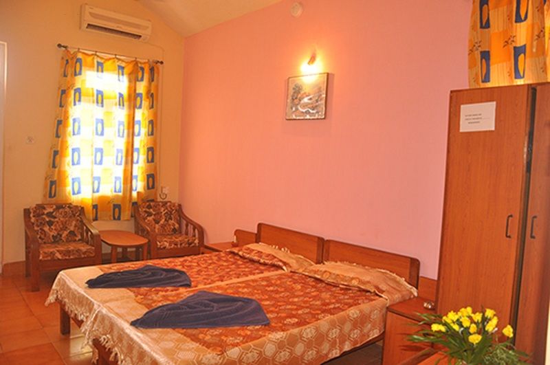 Hotel Mandovi Панаджи Экстерьер фото