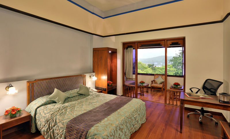 Hotel Mandovi Панаджи Экстерьер фото