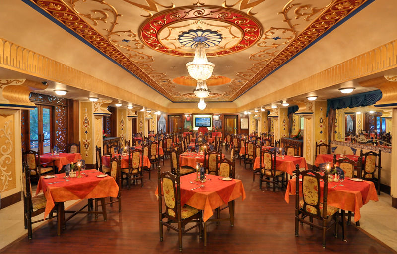 Hotel Mandovi Панаджи Экстерьер фото