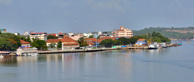 Hotel Mandovi Панаджи Экстерьер фото