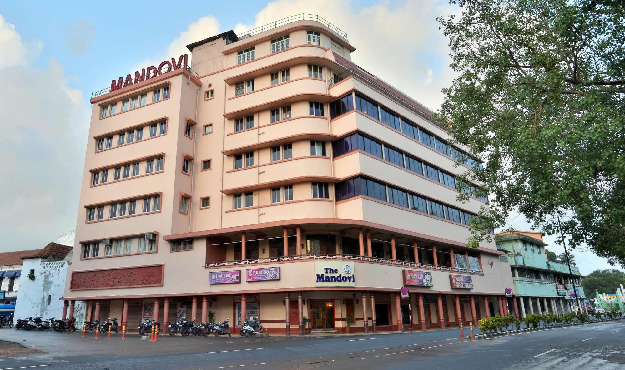 Hotel Mandovi Панаджи Экстерьер фото