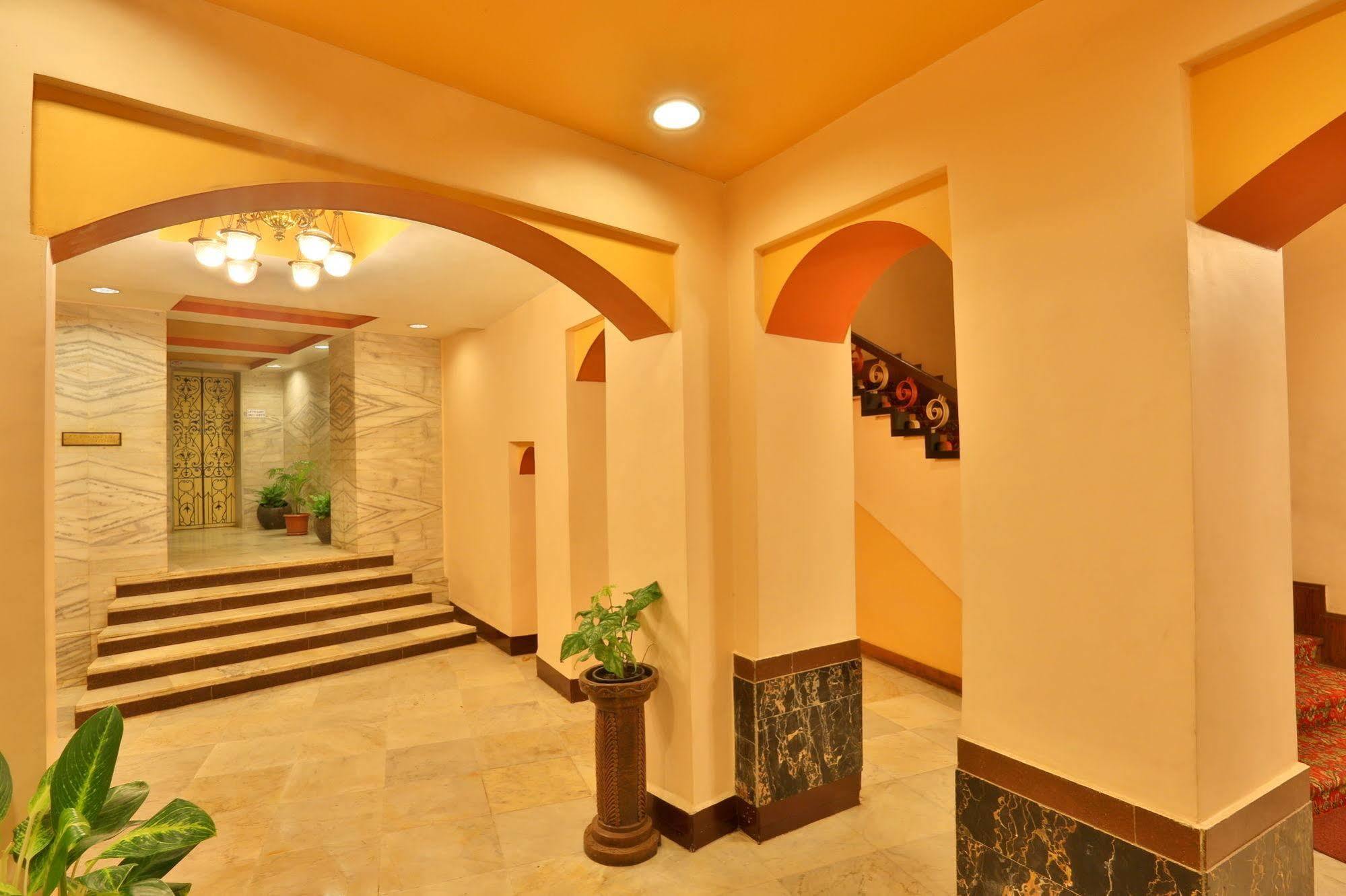Hotel Mandovi Панаджи Экстерьер фото